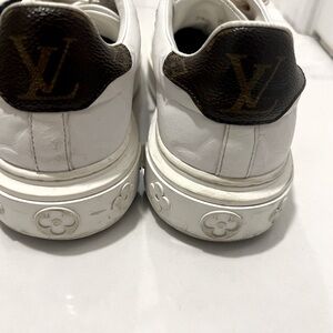 Louis Vuitton time out sneaker 37.5